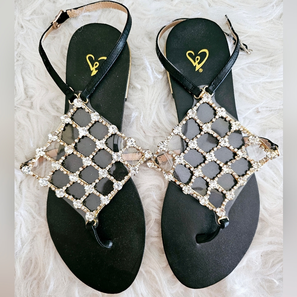 7.5 BLACK J CREW POM POM SANDALS  🩴